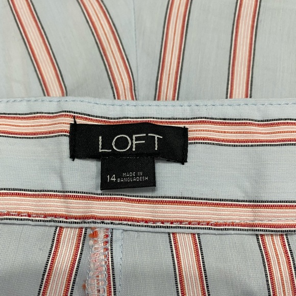 NWOT Loft || Woman’s Pinstripe Shorts with sides ruffles size 14 - Picture 4 of 7